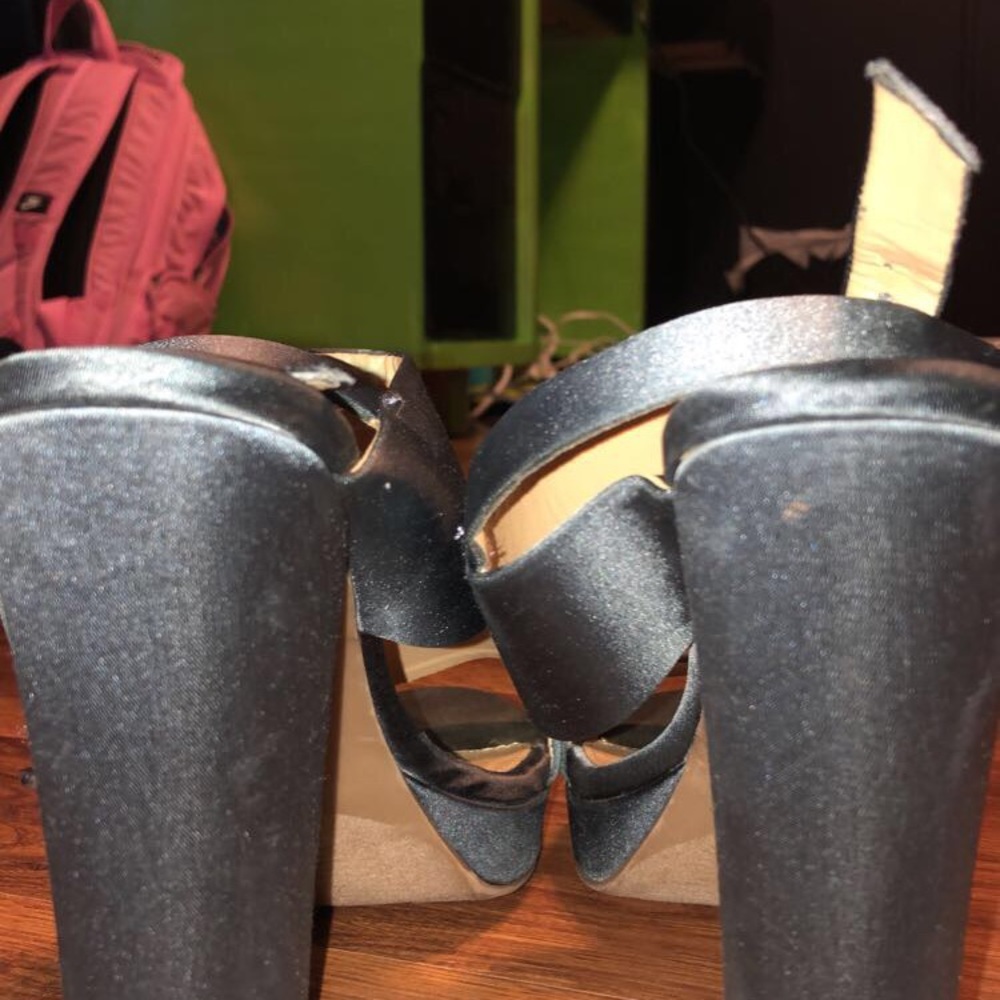 Heels - Picture 2 of 3